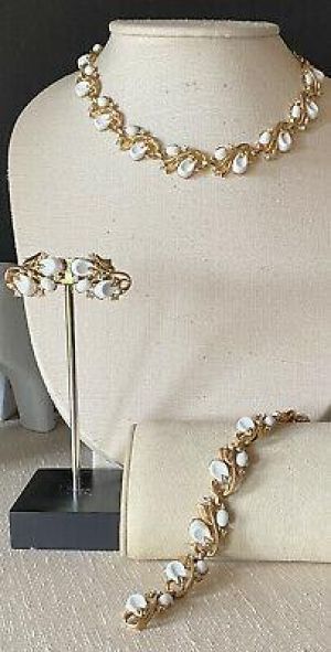 VTG CROWN TRIFARI NECKLACE BRACELET & CLIP EARRING SET MILK GLASS & CRYSTAL